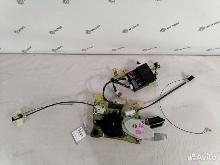 Доводчик Двери задний левый Nissan Elgrand E51