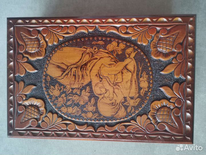 Шкатулка деревянная