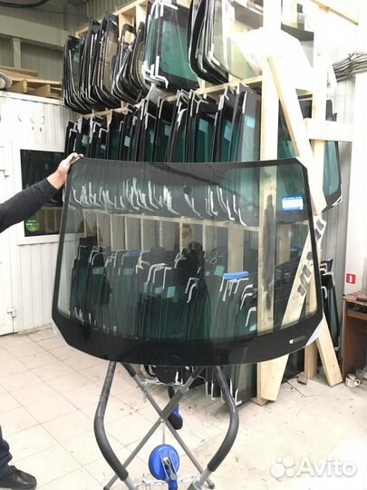 Лобовое стекло Volkswagen Golf