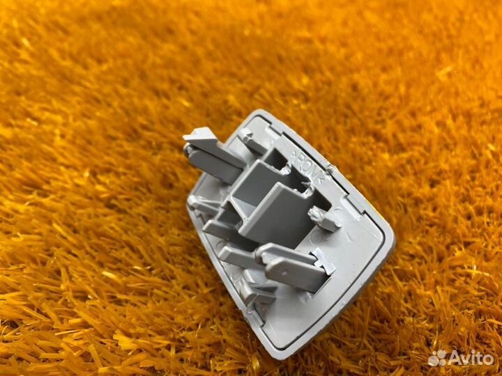 Крючок солнцезащитного козырька Mercedes-Benz