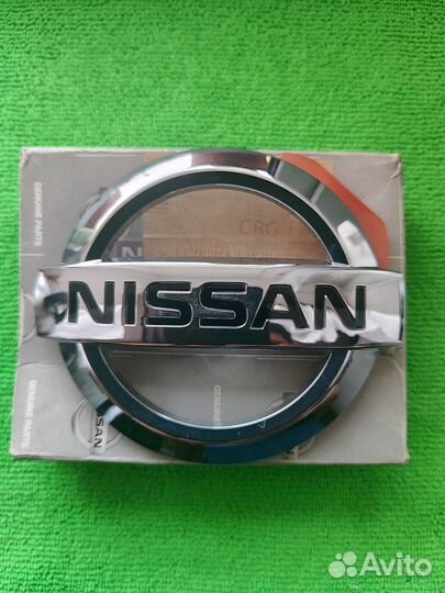Эмблема задняя nissan 90886VD200