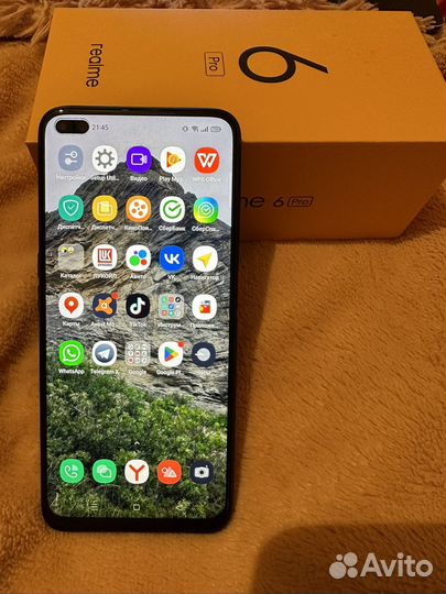 Телефон realme 6 pro