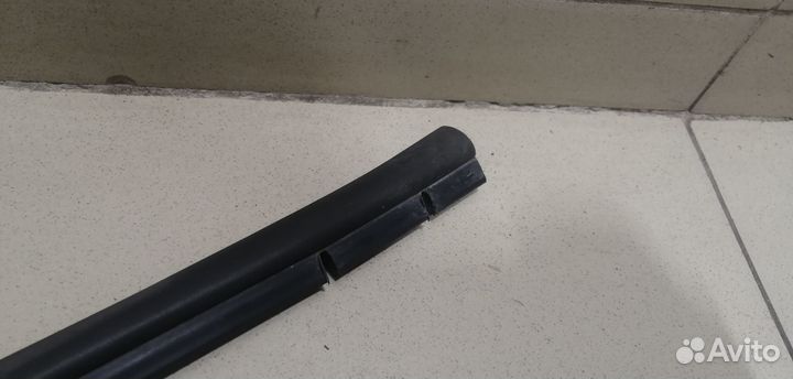 Уплотнитель капота Fusion 2002-2012