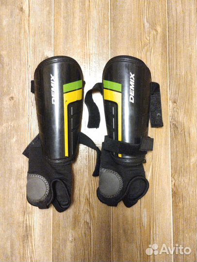 Щитки футбольные детские