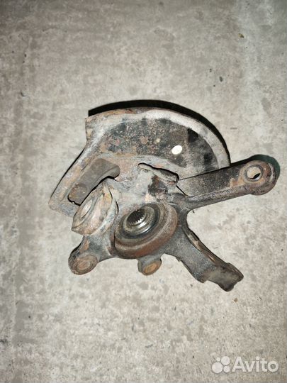 Поворотный кулак левый nissan almera classic