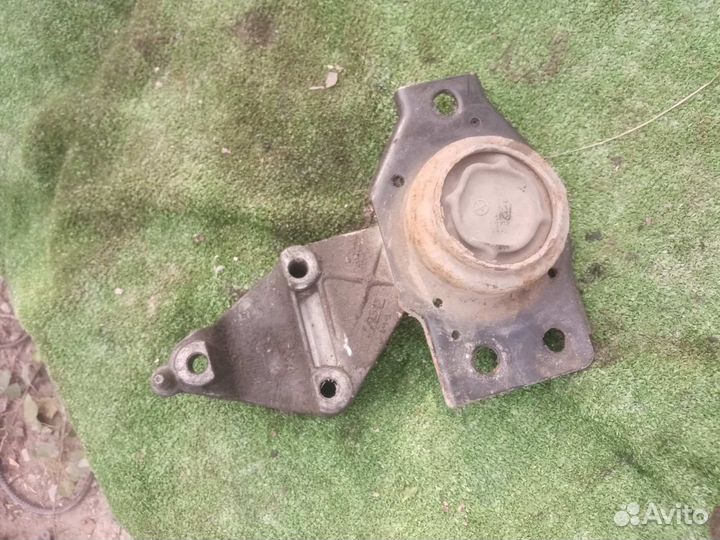 Опора двигателя правая Renault Scenic 2 1.5 K9K732