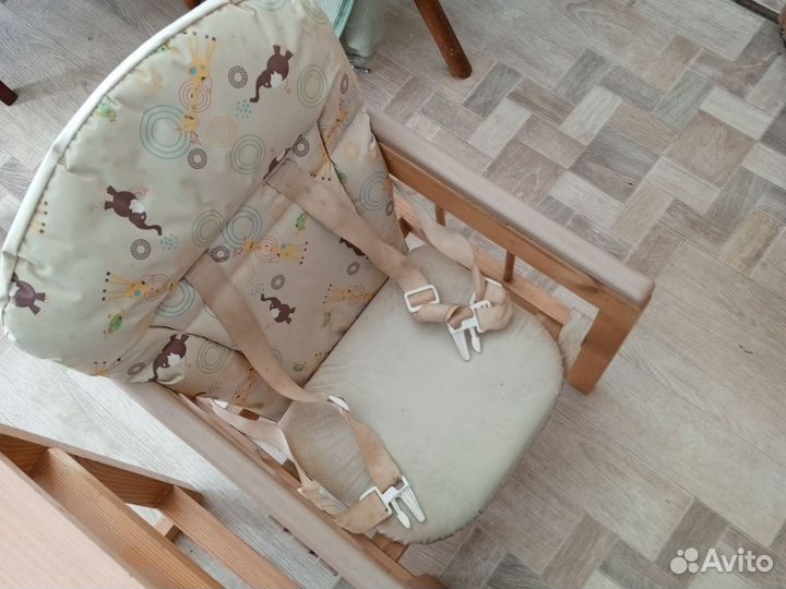 Детский столик и стульчик для кормления