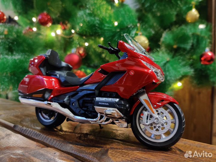 Модель мото 1:12 Honda Gold Wing - красный