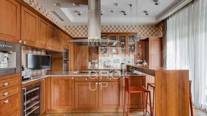 Коттедж 603 м² на участке 37 сот.