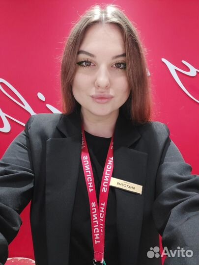 Продавец в ювелирный