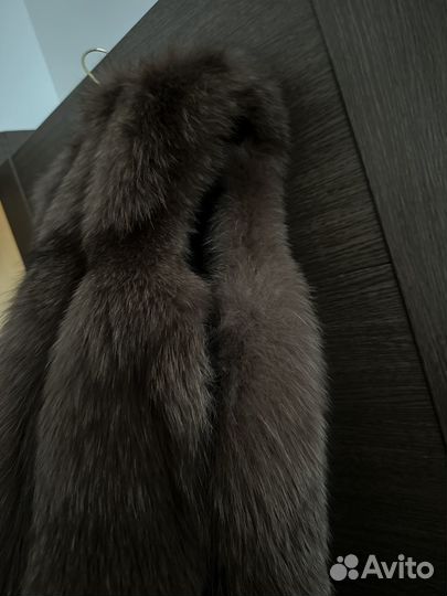 Меховой жилет удлиненный, песец продолльный