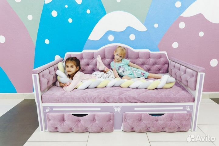 Детская кровать диван с каретной стяжкой