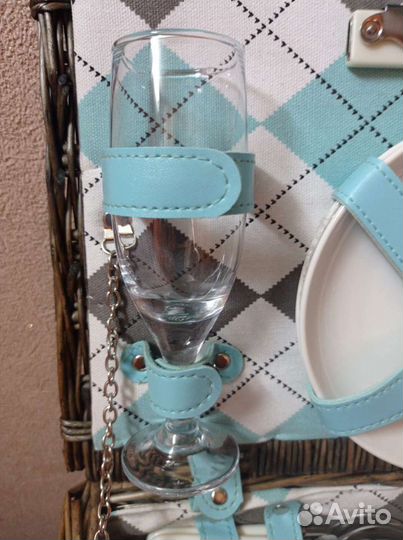 Набор посуды для пикника с пледом