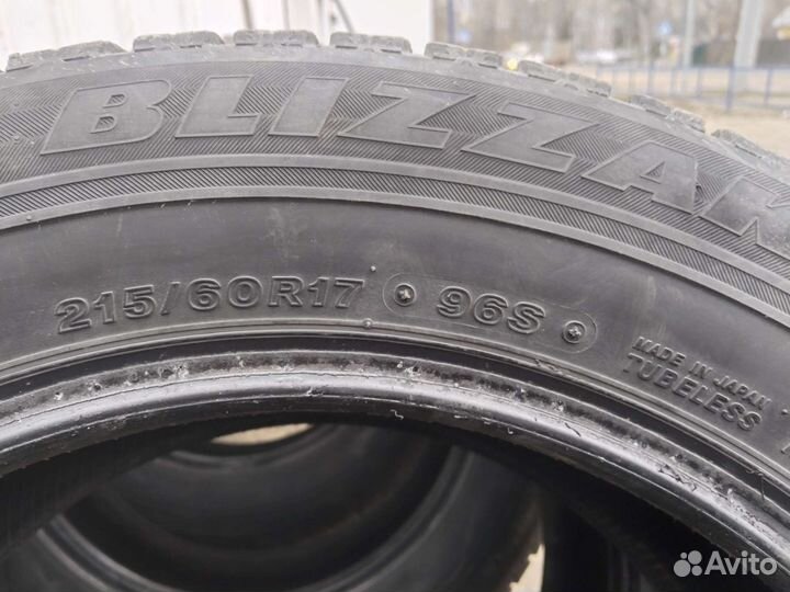 Bridgestone Blizzak Revo GZ 215/60 R17 96S