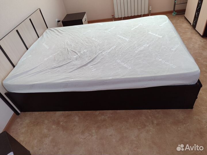 Кровать двухспальная 140 200 бу