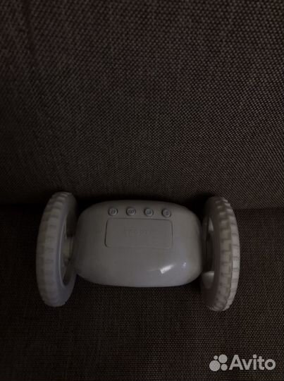 Убегающие часы alarm clocky run