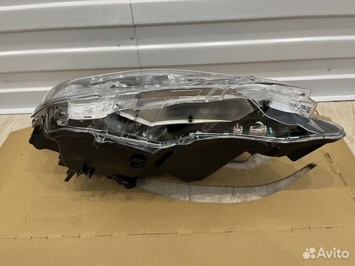 Фара правая (Toyota Camry)