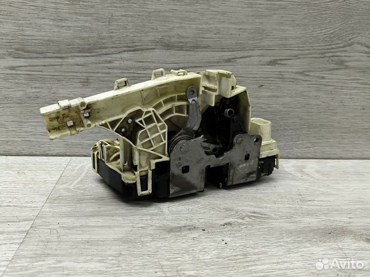 Замок задней правой двери Mercedes Sprinter 906