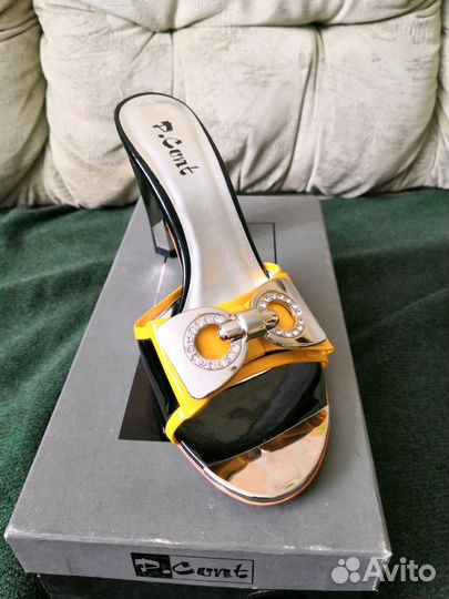 Продам босоножки