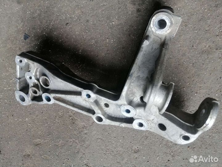 Кронштейн переднего рычага skoda octavia a5
