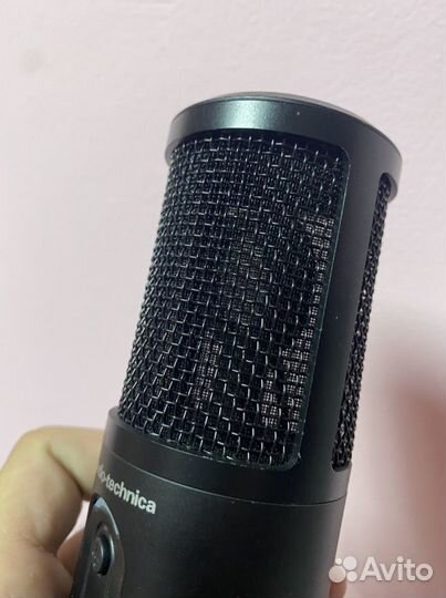 Студийный микрофон Audio-Technica AT2020