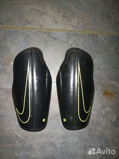 Щитки футбольные детские Nike