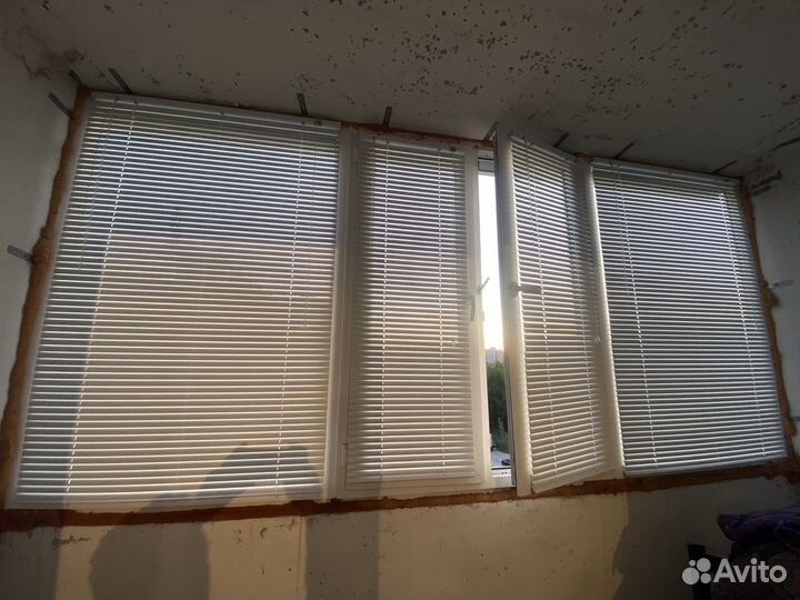 Входная группа бу + окно с балкона 340х156