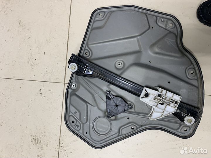 Стеклоподъемник задний левый Skoda Octavia A5