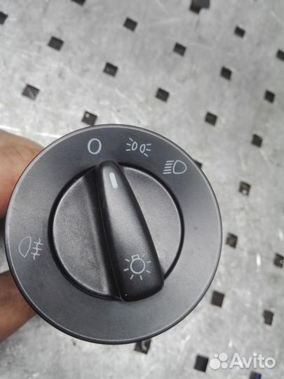 Переключатель света фар Volkswagen Passat