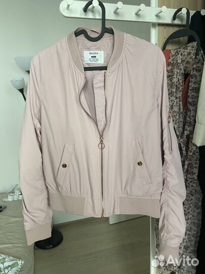Куртка бомбер bershka