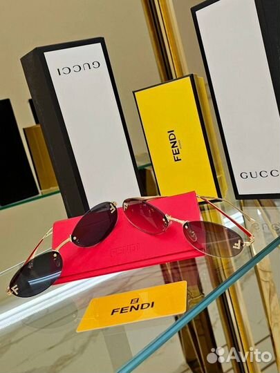 Солнцезащитные очки Fendi женские