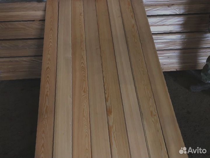 Строганная лиственница: доски 40x110 мм, равномерн