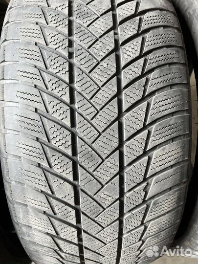 Bridgestone Blizzak LM-001 285/45 R21