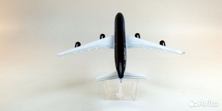 Модель самолета Airbus A340-300 Azerbaijan Arlines