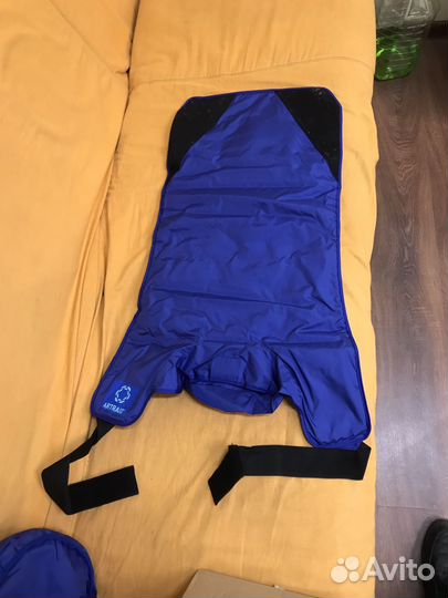 Жилетка и шапка Artraid