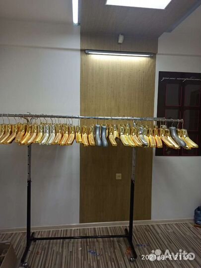 Вешалки для шуб с широким плечиками