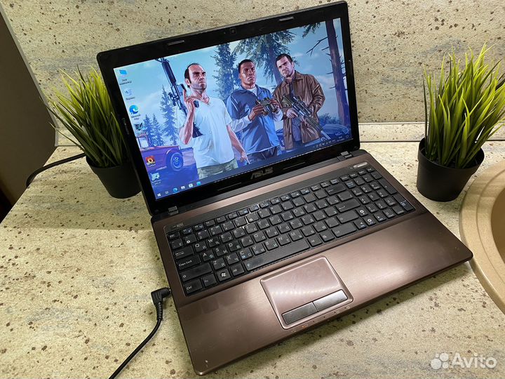 Мощный ноутубк asus 2 видеокарты/4 ядра/8 gb