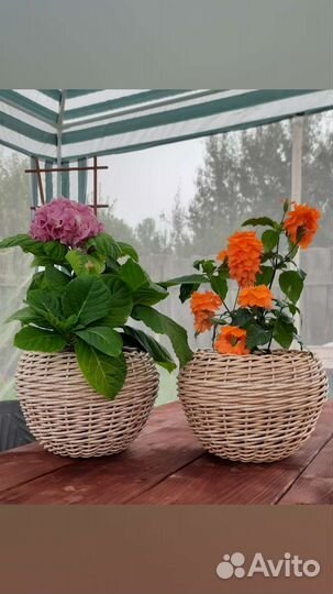 Кашпо из искусственного ротанга