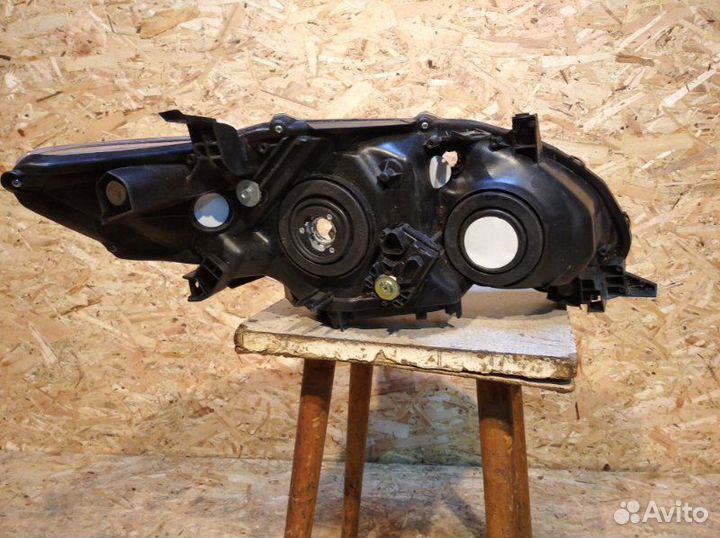 Фара Toyota Corolla E-150 2010