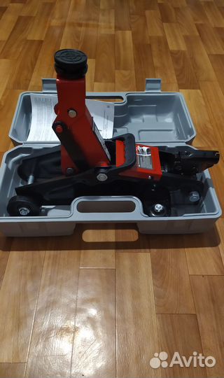 Домкрат подкатной 2т