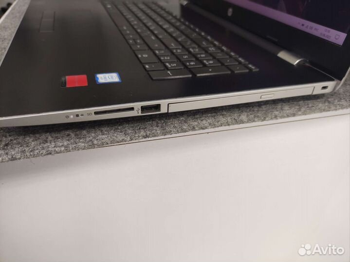 HP HD+ i3-6006U 8GB DDR4 Radeon R530 2GB