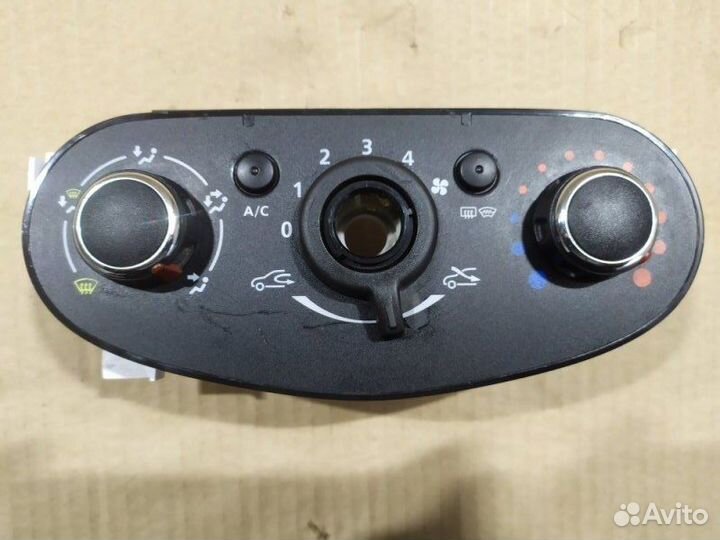 Блок управления климатической установкой Nissan
