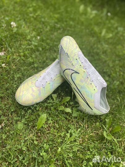 Футбольные бутсы