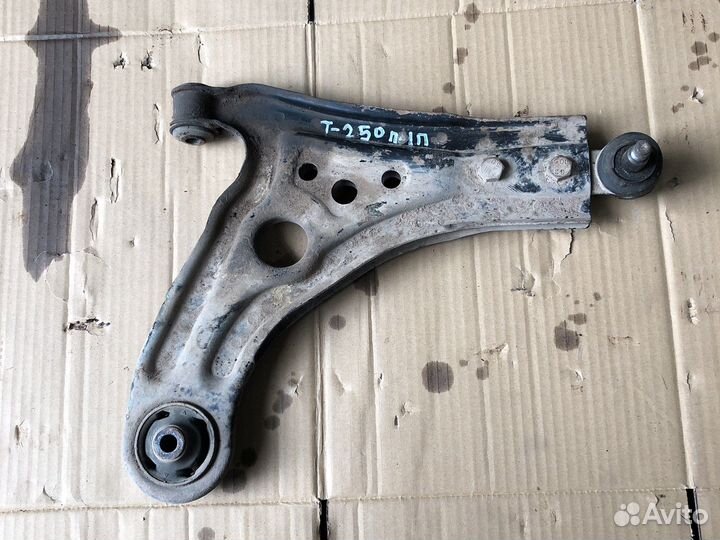 Передний правый рычаг подвески Chevrolet Aveo T250
