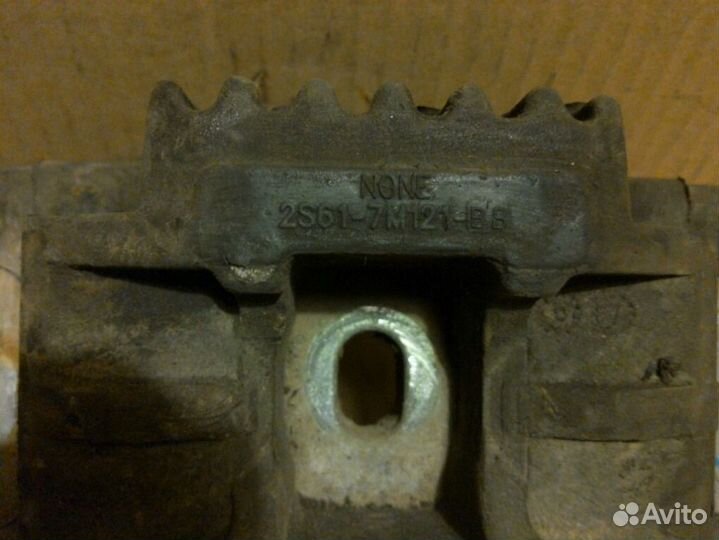 Опора двигателя левая Ford Fusion 1.6 fyja 2007