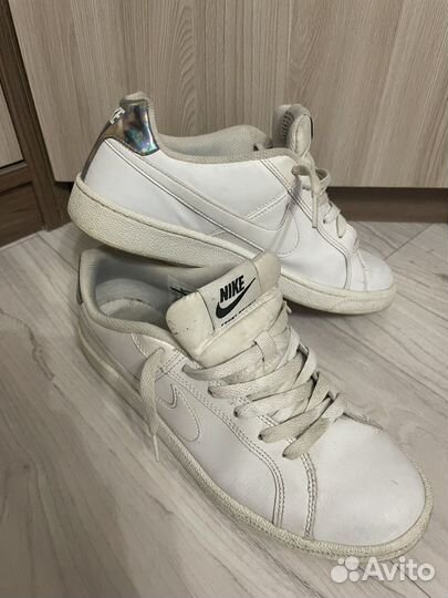 Nike court royale