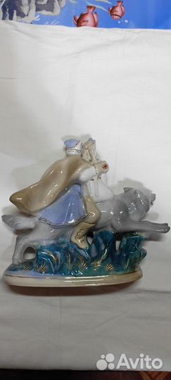 Фарфоровая статуэтка Иван Царевич и Серый Волк