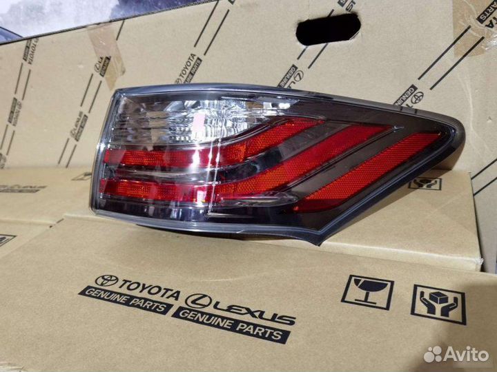 Фонарь правый Lexus Ct