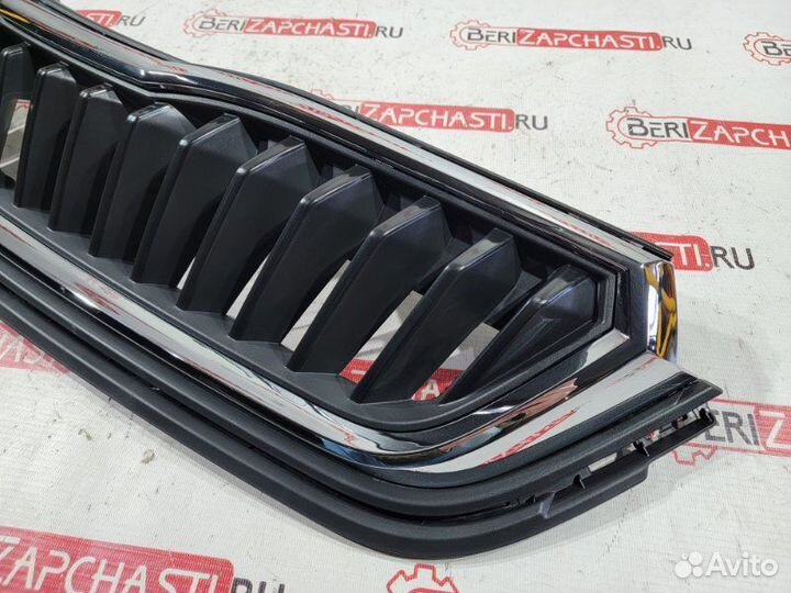 Решетка радиатора передняя Skoda Rapid 2