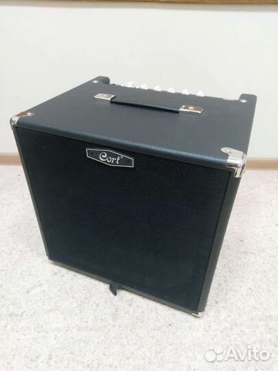 Басовый комбоусилитель